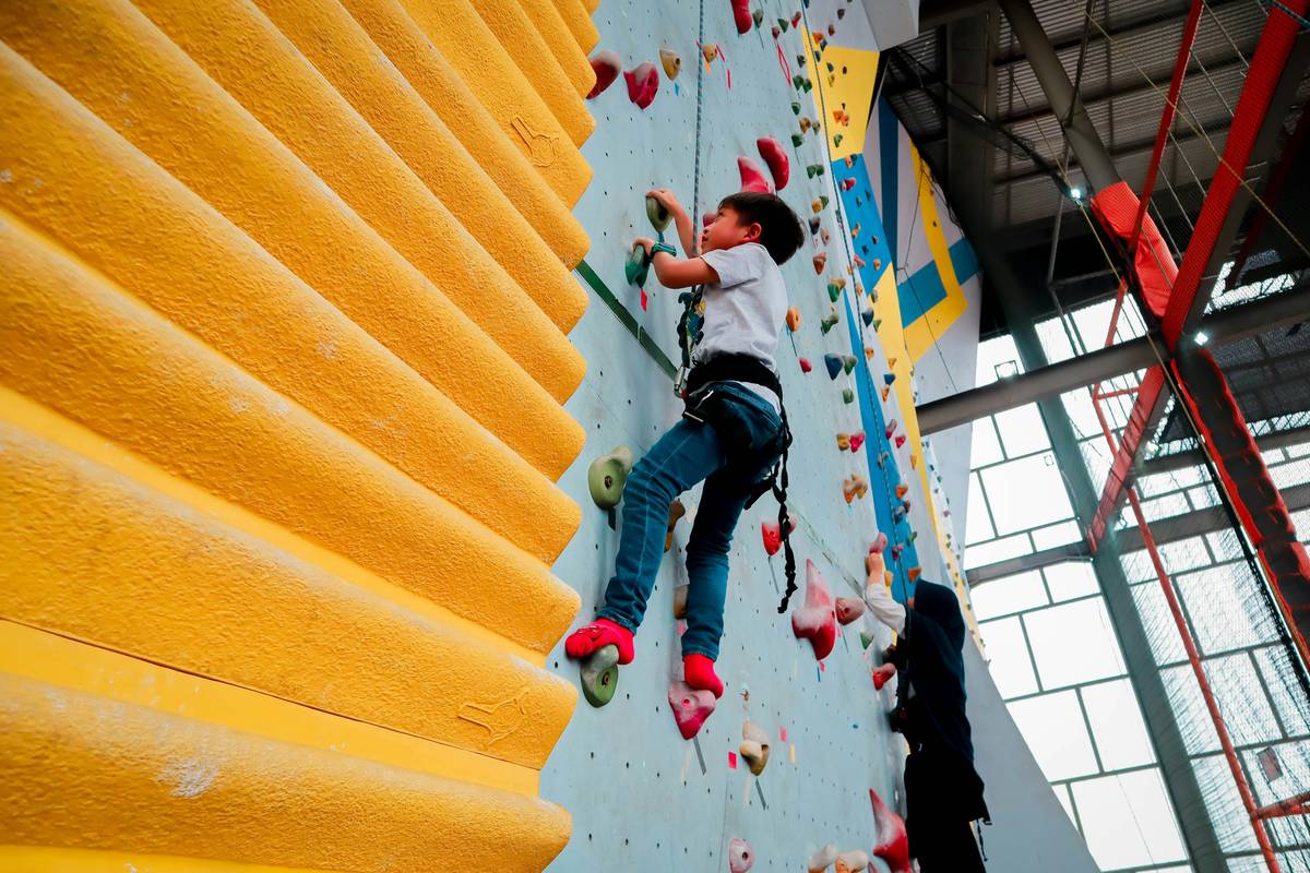 Why Your Child’s Climbing Journey Needs the Right Kids Grip Climbing Gloves